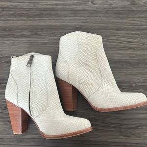 Joie booties size 37